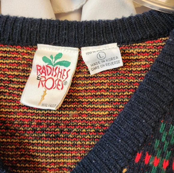 Women's Hobbit Core Gilmore Girls Radishes and Roses 90's Sweater Size Large - Picture 2 of 3